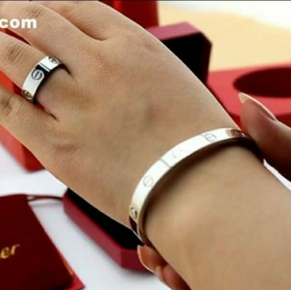 Love Bracelet - Picture 3 of 6